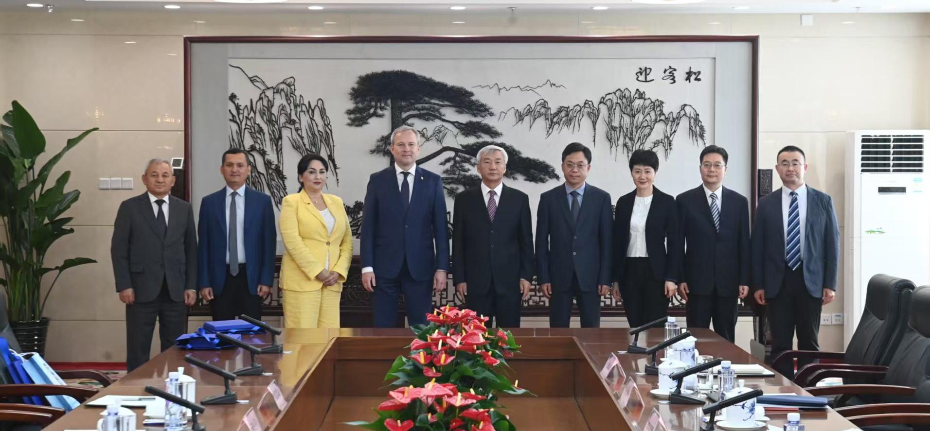 ��Ɲ�e��˹̹���͇���(zh��)���W(xu��)Ժ����F(tu��n)���A�L��